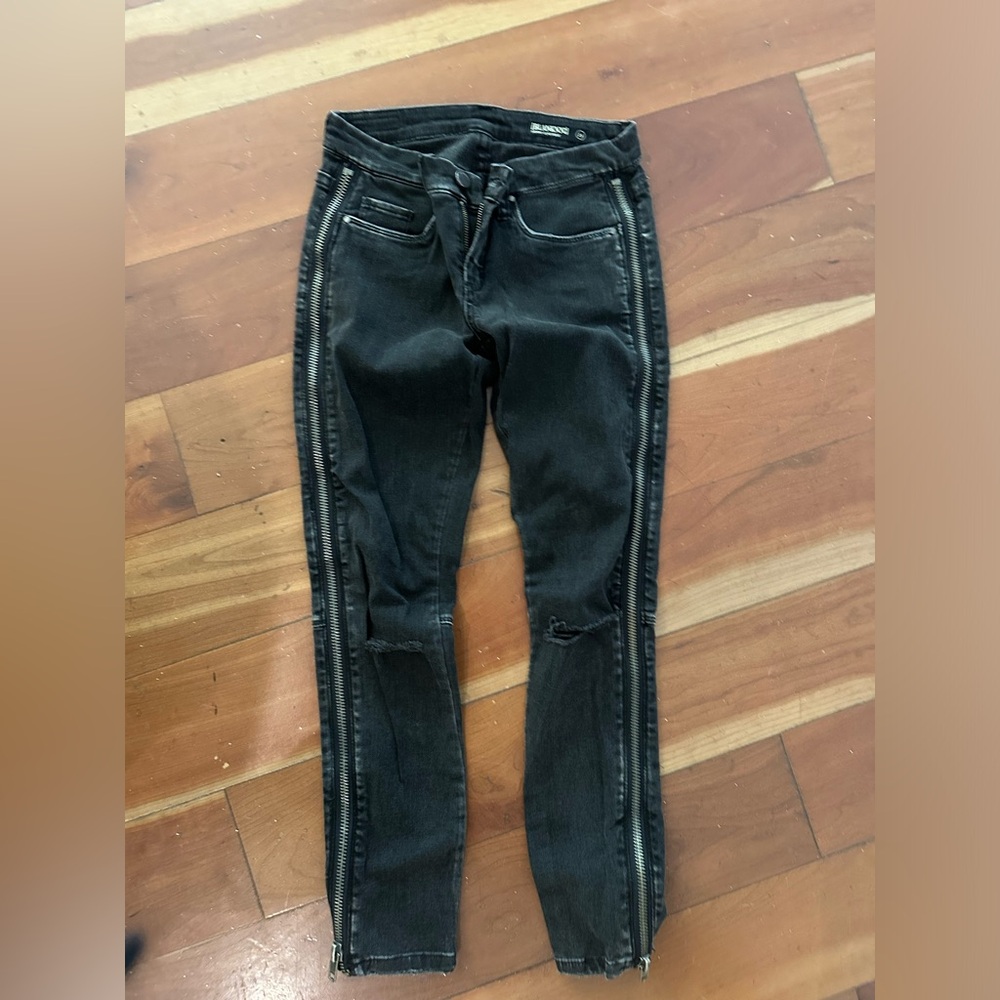 BlankNYC black jeans - holes in knees. Size 25 - only worn a few times.